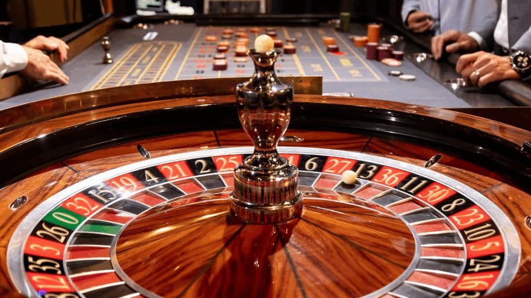 mmk3377 Casino App ဒေါင်းလုဒ် မြန်မာ မိုဘိုင်းဖုန်းများပေါ်တွင် ကစားနေသောပုံ